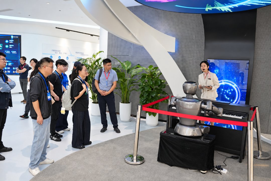 园区浙江大学科技成果转化基地参观交流